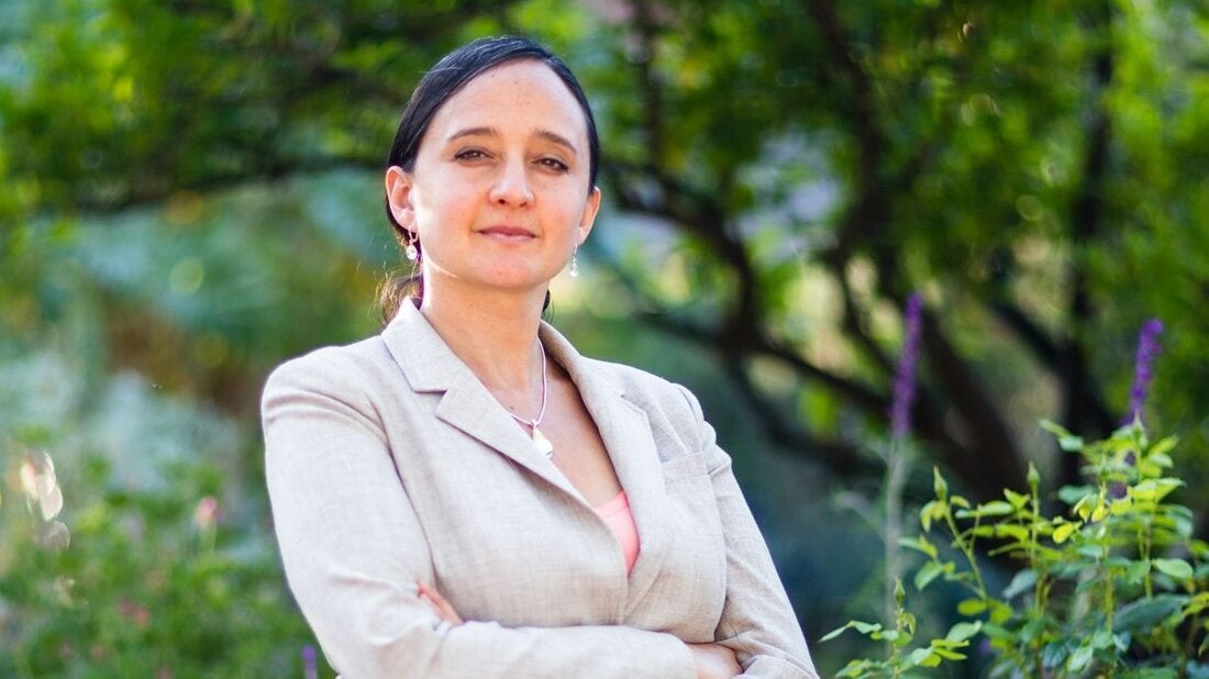 Nurit Katz in UCLA botanical garden